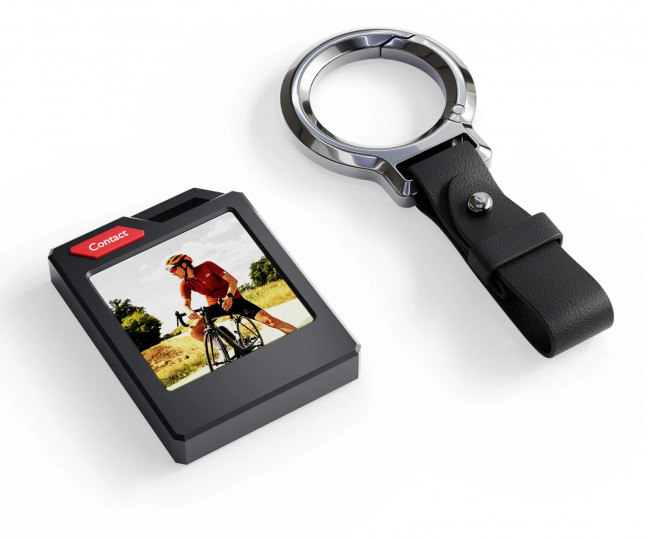 Розумний брелок-трекер PhotoTag: E-Ink Tracker